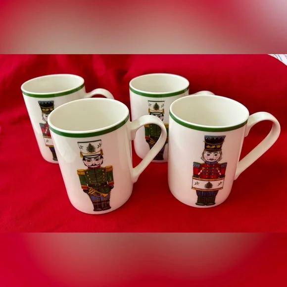 Spode Festive Nutcracker and Tree Mugs - Set of 4 - Picture 4 of 4
